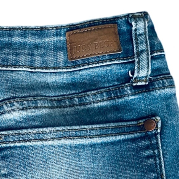 Judy Blue Relaxed Fit Distressed Blue Jeans. Size 32 - Picture 5 of 8